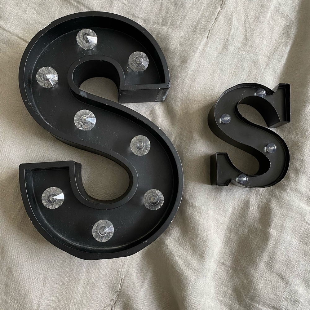 Two light up “S” - Picture 6 of 8
